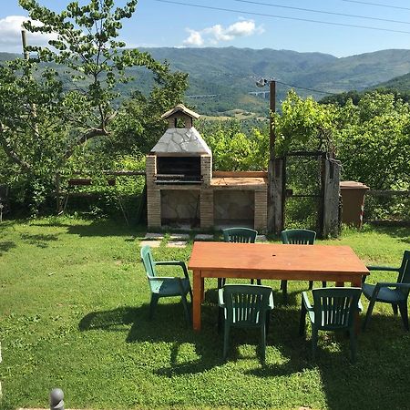 Chalet Dei Parchi Bed and Breakfast Saracinesco Exteriör bild