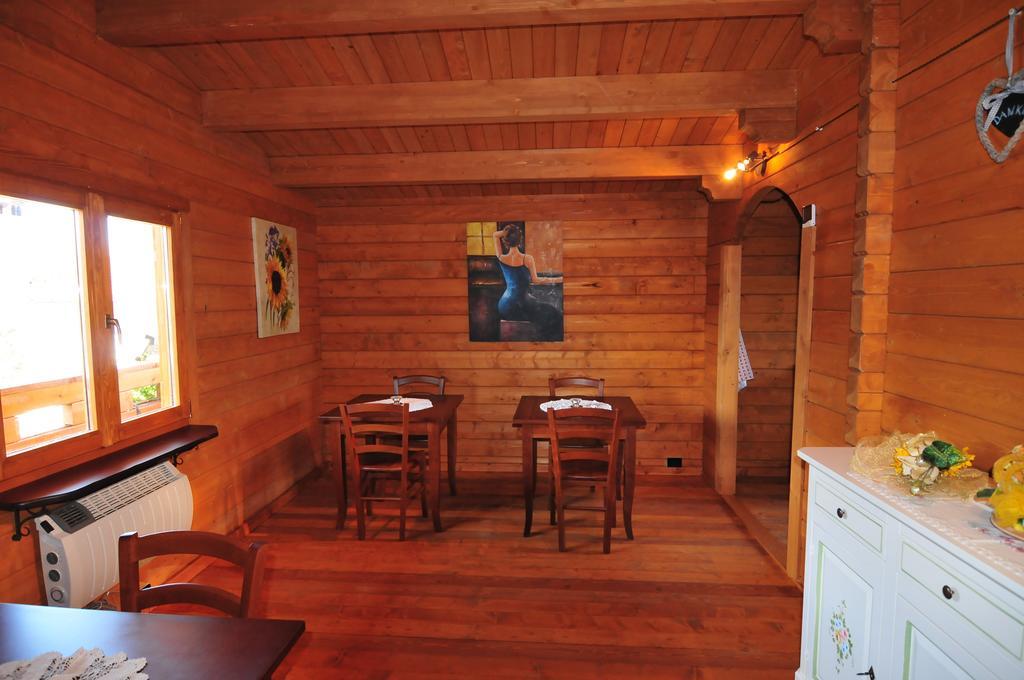 Chalet Dei Parchi Bed and Breakfast Saracinesco Exteriör bild
