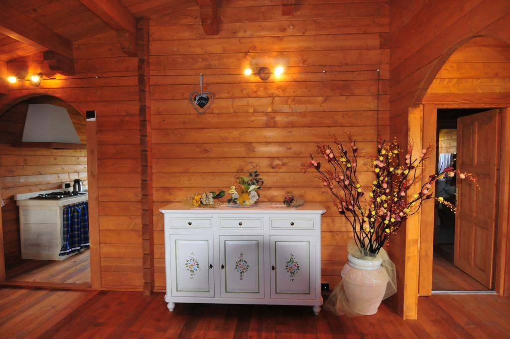 Chalet Dei Parchi Bed and Breakfast Saracinesco Exteriör bild