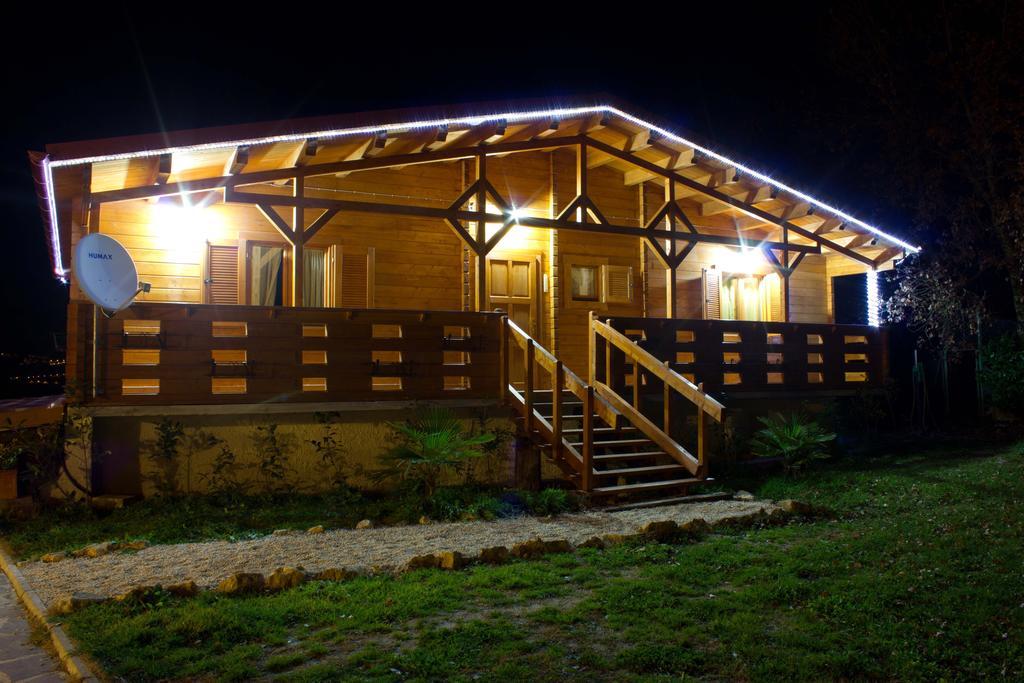 Chalet Dei Parchi Bed and Breakfast Saracinesco Exteriör bild