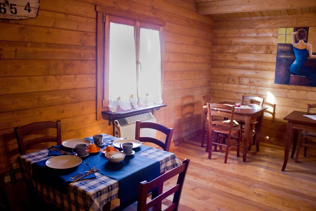 Chalet Dei Parchi Bed and Breakfast Saracinesco Exteriör bild