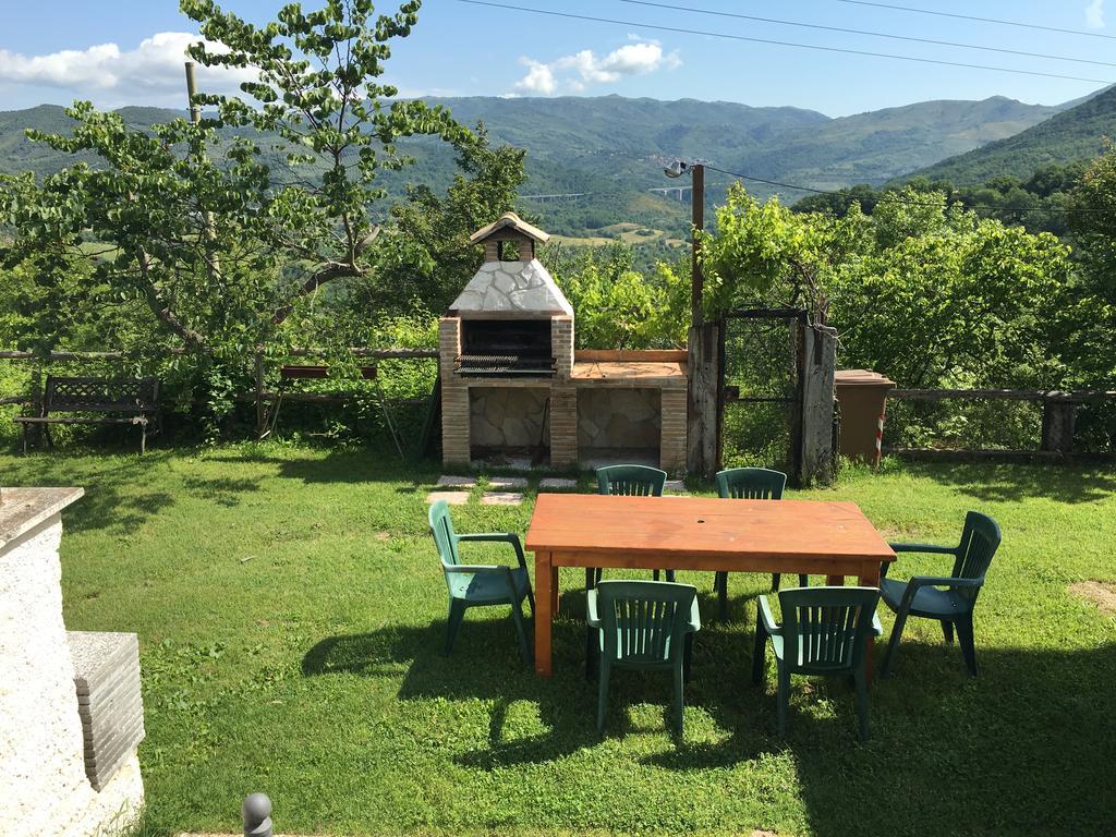 Chalet Dei Parchi Bed and Breakfast Saracinesco Exteriör bild